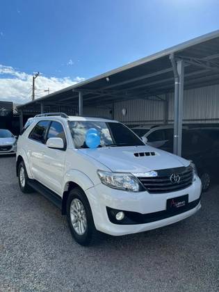 TOYOTA HILUX SW4 3.0 SR 4X4 16V TURBO INTERCOOLER DIESEL 4P AUTOMÁTICO